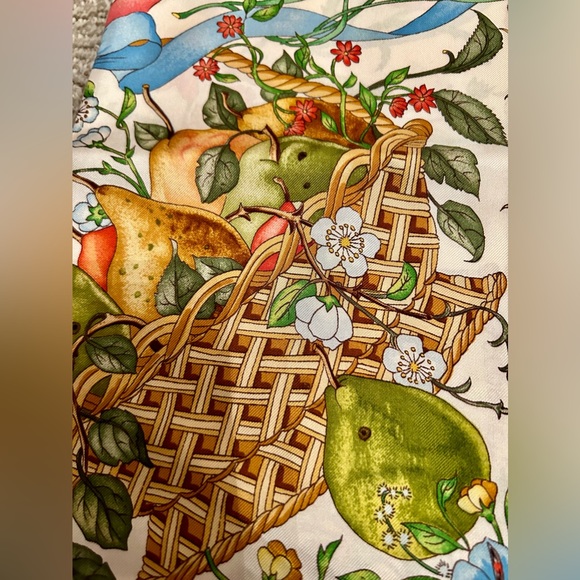 VINTAGE GUCCI 1970s Silk Scarf /Vittorio Accornero Floral Butterfly Fruit Print - Picture 6 of 12